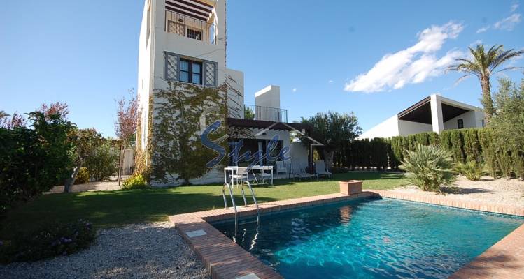 На продажу новая вилла с 4 спальнями у гольф поля, Мурсия, Испания.ON1243