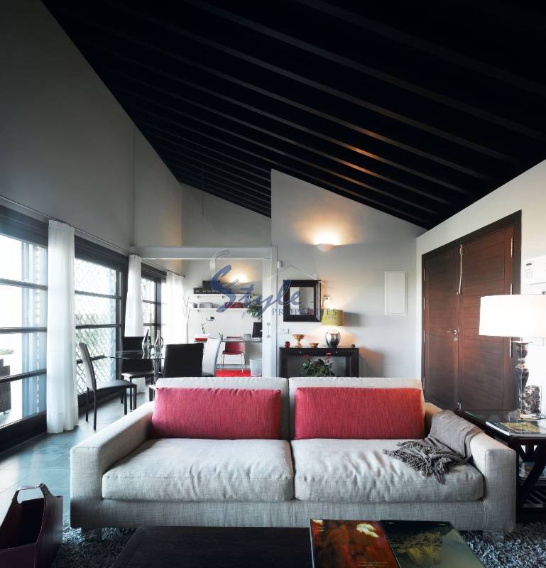 На продажу новая вилла с 4 спальнями у гольф поля, Мурсия, Испания.ON1247