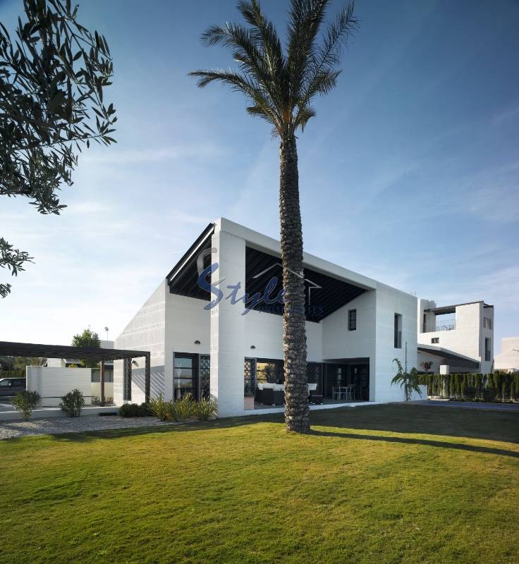 На продажу новая вилла с 4 спальнями у гольф поля, Мурсия, Испания.ON1247